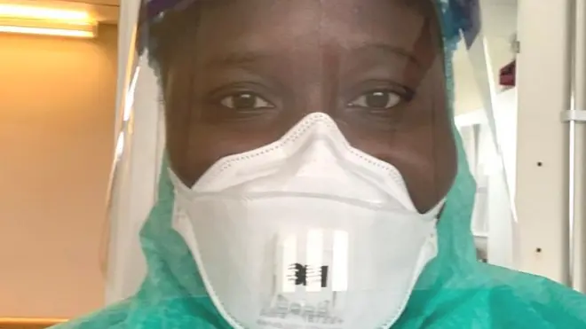 Infirmiere Khady Ndoye avec equipement de protection