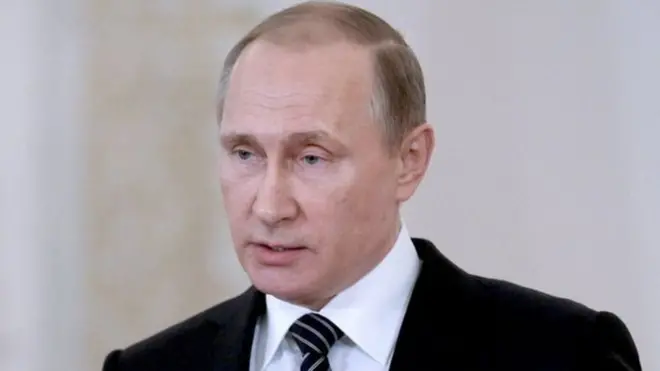 روس کے صدر ولادی میر پیوتن نے پیر کو شام کا غیر اعلانیہ دورہ کیا جہاں روسی فوجی دستوں کے جزوی انخلاء کا اعلان کیاگیا۔