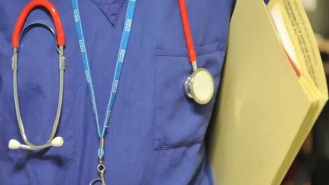 Di doctors dem for Canada say dem dey offended as dem receive big salary wen nurses and patients dey struggle.