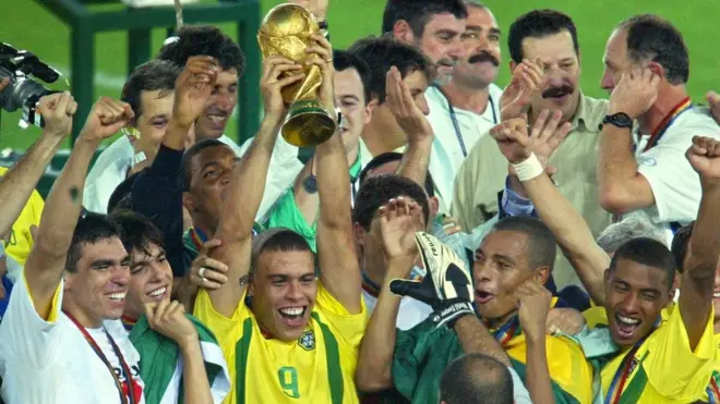 Brasil terakhir meraih gelar juara dunia di Piala Dunia 2002 yang digelar di Jepang dan Korea Selatan.