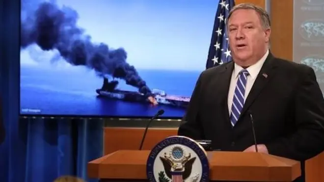 Mike Pompeo (derecha) no tardó en culpar a Irán de lo ocurrido.