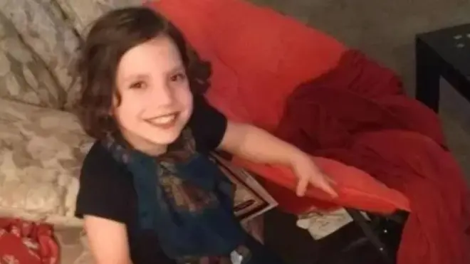 नटालिया क्रिस्टीन आणि मायकल यांच्या घरात असताना