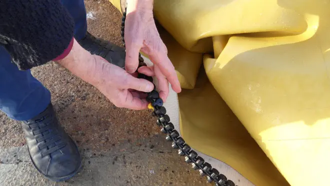 El sistema es modular, por lo que varias grandes bolsas de poliuretano pueden conectarse por cierres o cremalleras.