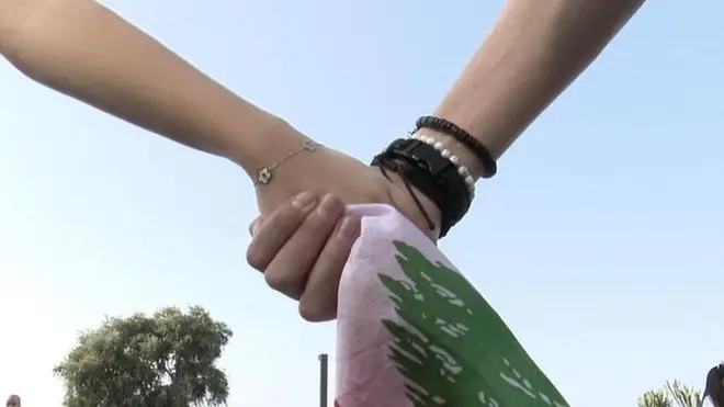 يدا بيد على طول لبنان