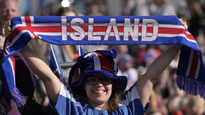 Fanáticos de fútbol islandeses