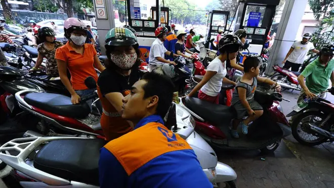 Giá xăng Việt Nam đang chịu mức thuế gần 38%