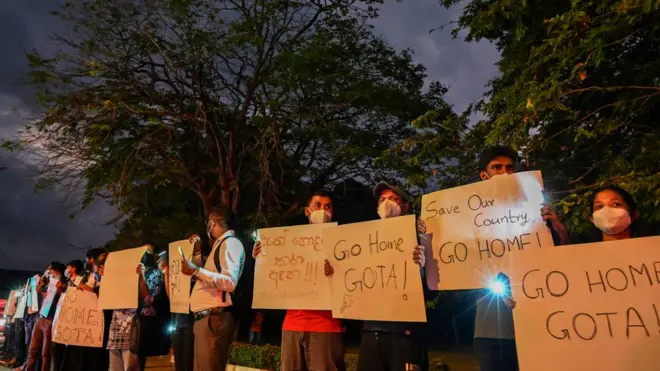 "අප්‍රේල් 03 දා සවස 03ට පාරට බහින්න"