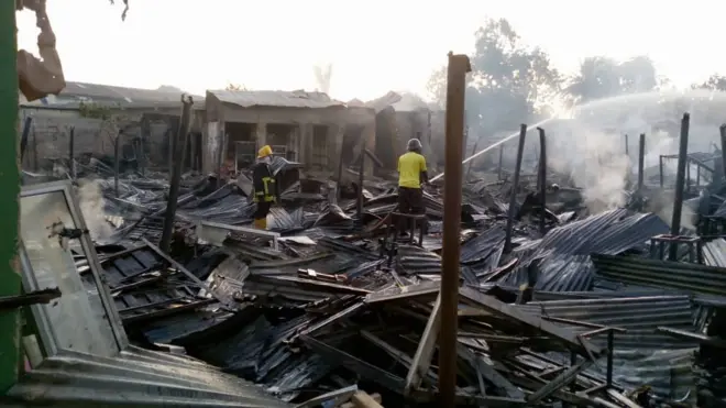 Fire fighters dey quench di fire