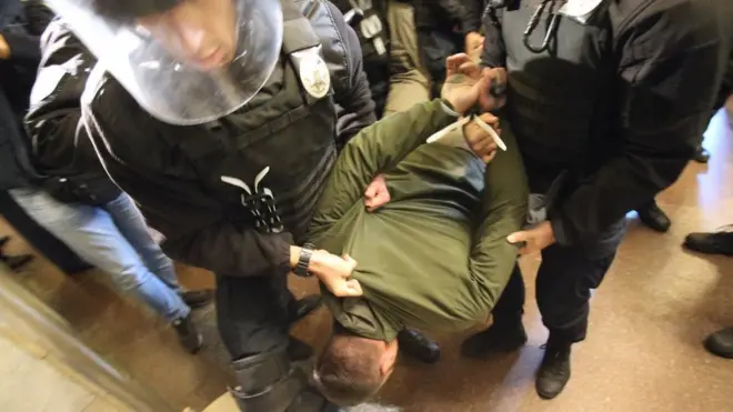 Близько десятку нападників вдалося втекти, кажуть очевидці