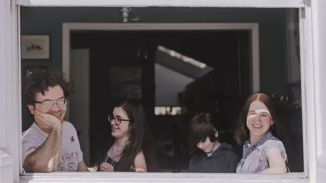 Dan, Lily, Harry dan Caroline tinggal di ruas jalan itu selama 20 tahun.