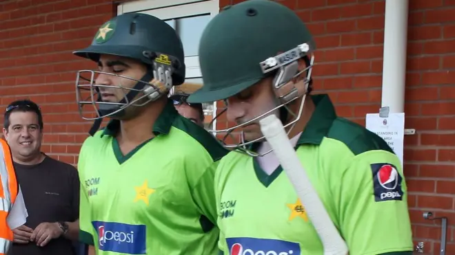 محمد حفیظ کے علاوہ آل راؤنڈر عامر یامین اور محمد عامر بھی ٹیم کا حصہ بنے ہیں۔ اعلان کردہ بقیہ کھلاڑی وہی ہیں جو ورلڈ الیون کے خلاف سکواڈ میں شامل تھے۔