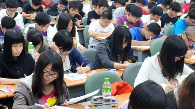 台灣學生在補習班上課