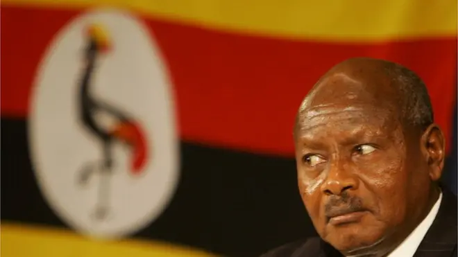 Huit responsables de journaux ont été libérés hier sous caution. Ils sont poursuivis pour avoir publié un article affirmant que le président Museveni complote avec son frère, Salim Saleh, et le ministre de la Sécurité, Henry Tumukunde, pour renverser son homologue rwandais, Paul Kagame.