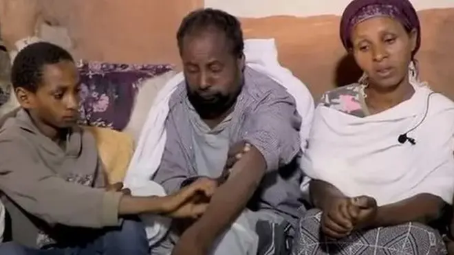 ዮናስ ከቤተሰብ አባላቱ ጋር