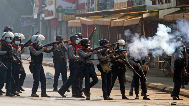 緬甸軍方開槍鎮壓示威者