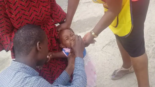 Pikin dey collect immunisation for Port Harcourt
