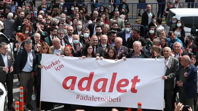 Karara itiraz edenler Çağlayan Adliyesi önünde bir basın açıklaması düzenledi