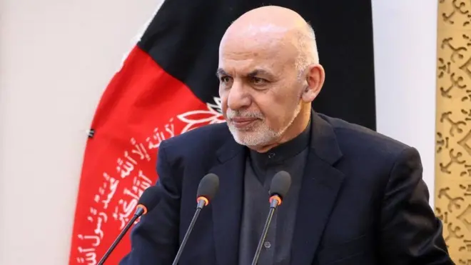 د ولسمشر په فرمان کې د افغانستان د سولې د عالي شورا د دارالانشاء مشر عمر داوودزی د لویې جرګې د جوړېدنې د کمیسون مشر په توګه ټاکلی دی.