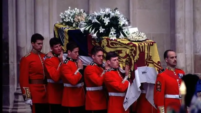 20年前戴安娜王妃葬禮舉世矚目。