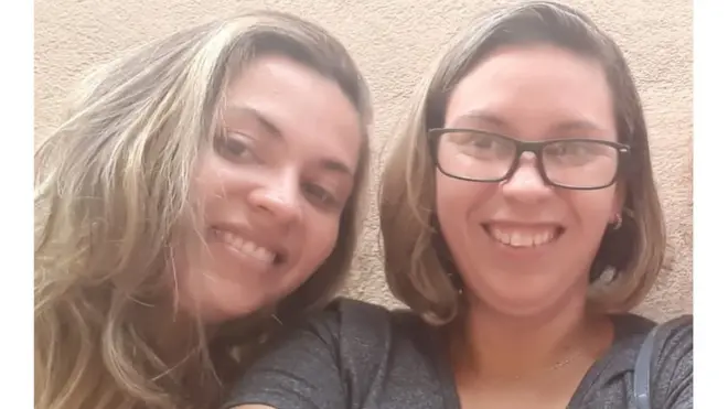 Después de encontrarse, las hermanas Lucilene y Luciana (derecha) no perdieron el contacto y mantuvieron una relación cercana.