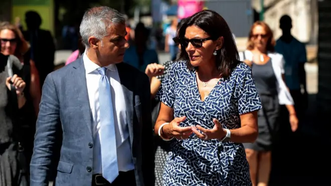 Садик Хан и Анн Идальго солидарны в подходах к купальной одежде