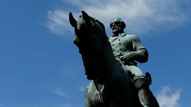 Памятник генералу Роберту Ли