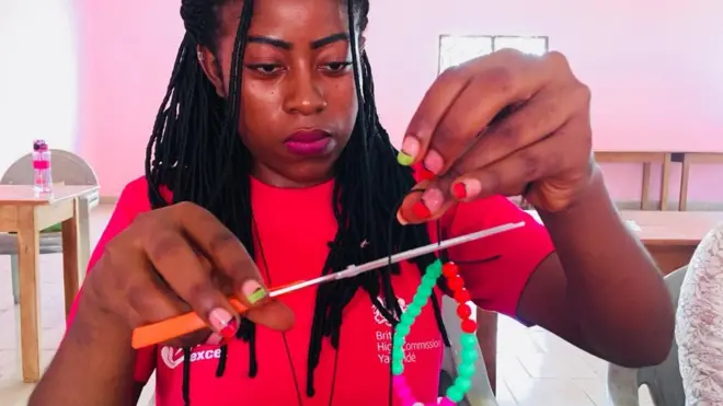 Delphine Konda don train young girls dem for make menstrual beads using different colours.