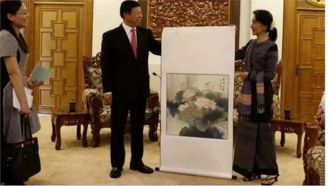 မစ္စတာ ဆွန်းတော့နဲ့ ဒေါ်အောင်ဆန်းစုကြည်