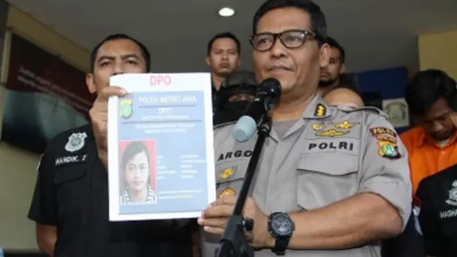 Kabid Humas Polda Metro Jaya Kombes Pol Argo Yuwono menunjukkan terduga kasus pengeroyokan anggota TNI, di Polda Metrojaya, Jakarta, Kamis (13/12).