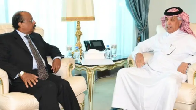 ኣምባሳደር ኤርትራ ኣብ ቐጠር (ጸጋም) ምስ ሚኒስተር ጉዳያት ወጻኢ ቐጠር