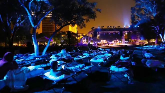 Za komad „Spavaj" Rihter kaže kako je to „lična uspavanka za ovaj pomamni svet… manifest za neku sporiju egzistenciju"