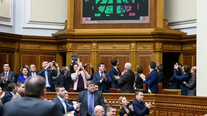 Депутати і міністри у сесійній залі ВРУ