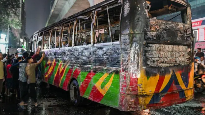 বাসে আগুন