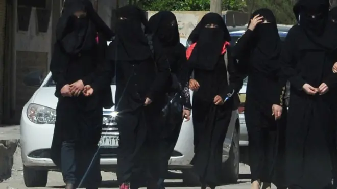 فتيات من تنظيم الدولة الاسلامية