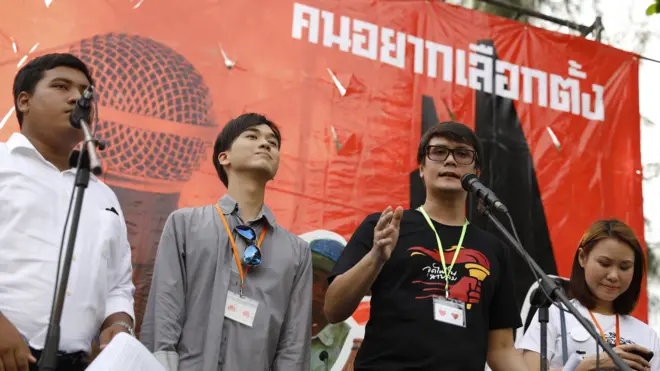 แกนนำกลุ่มอยากเลือกตั้งปราศรัย