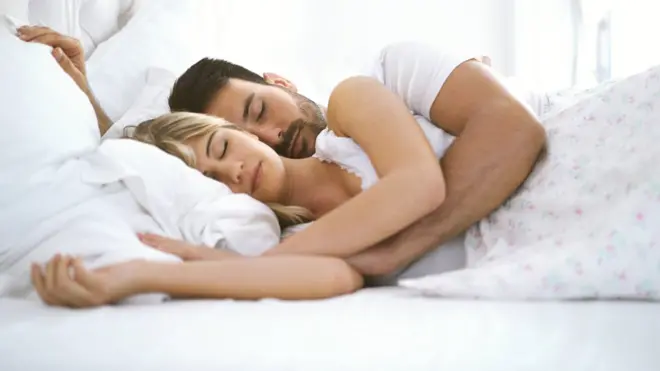 Los hombres son más proclives a decir groserías cuando hablan dormidos que las mujeres.