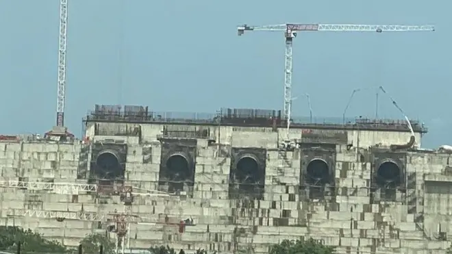 ኣብ ኣፍሪቃ ዝዓበየ ጸዓታዊ ግድብ ክኸውን ትጽቢት ዝግበረሉ ህዳሰ ኣብ ምዝዛም ከምዝርከብ ይግለጽ