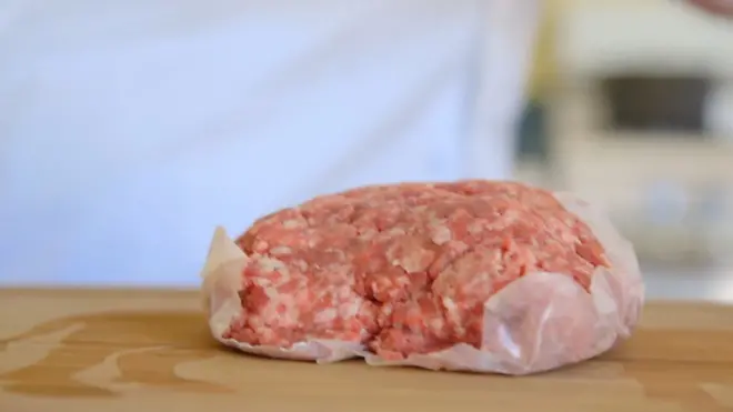 आइसल्यान्डका वैज्ञानिकहरू वनस्पति मासुका लागि एक लाखभन्दा बढी वंशाणु परिवर्तन गरिएको जौका बिरुवाहरू हुर्काइरहेका छन्।