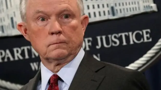 Jeff Sessions, görevden ayrılmayı düşünmediğini söyledi
