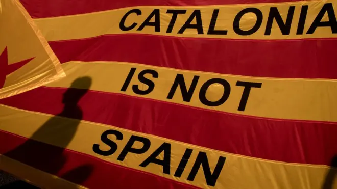 الشرطة المحلية تقول إن قرابة 450 ألف شخص خرجوا في تظاهرات السبت