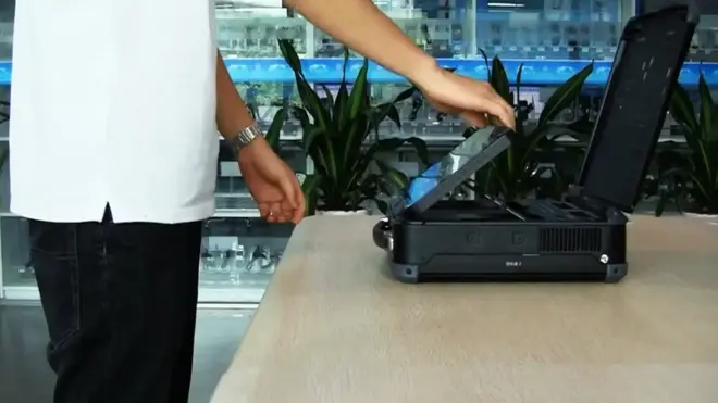 По словам поставщика, разблокировать смартфон и получить доступ к переписке с помощью этого комплекса можно за считанные минуты