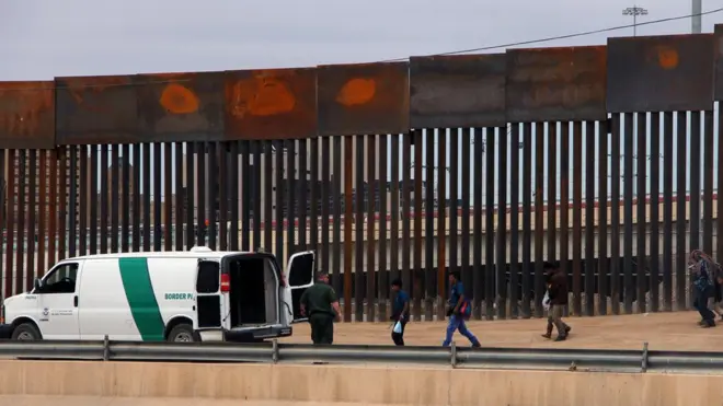 Dallaa daangaarratti ijaaruun waadaa pirezedanti Tiraamp wayita duula filannoo bara 2016 seenan