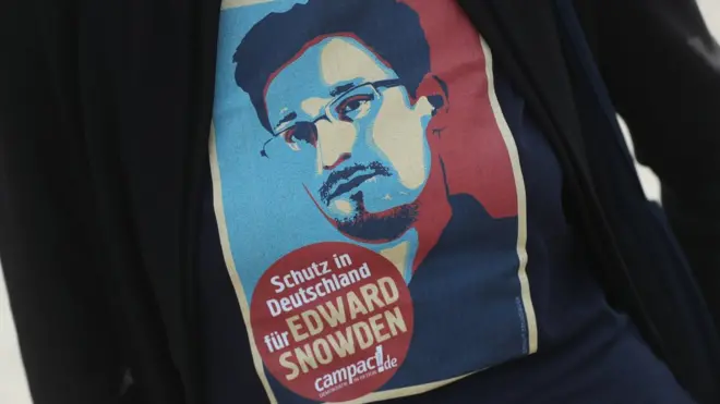 Сноуден сможет остаться в России еще на два года