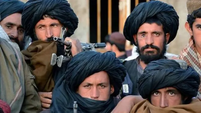 ډیلي ټایمز لیکي روسیه له طالبانو سره اړیکي او د روسیې د بهرنیو چارو وزارت وايي چې د خپلو اتباعو د خوندیتابه او د سولې خبرو اترو لپاره له دغې ډلې سره په اړیکه کې دی.