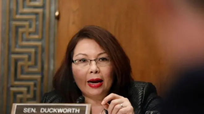 นางดักเวิร์ธมีบุตรสาวคนแรกเมื่ออายุ 47 ปี ขณะดำรงตำแหน่ง ส.ส.ในสภาคองเกรส