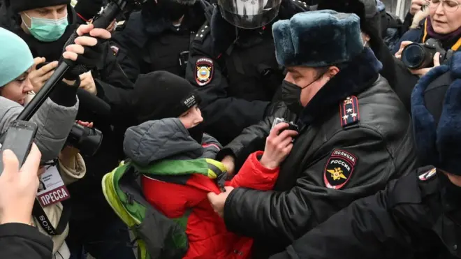 У Москві на мітингах затримують навіть дітей і жінок