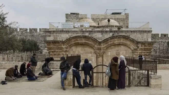 "باب الرحمة" يعرف لدى الطوائف المسيحية بالبوابة الذهبية