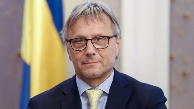 По данным Daily Mail, Европейский банк реконструкции и развития поддержал кандидатуру Владимира Лавренчука на пост главы НБУ