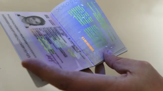 Їздити у ЄС без віз зможуть власники біометричних паспортів