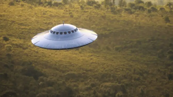 رسم لأطباق طائرة